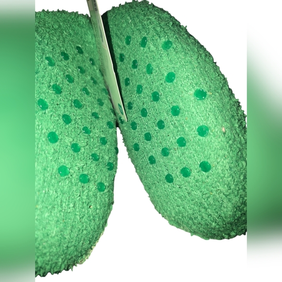 How To Catch A Dinosaur Green Plush Toy with Book & Dino Slippers Bundle - Picture 5 of 7